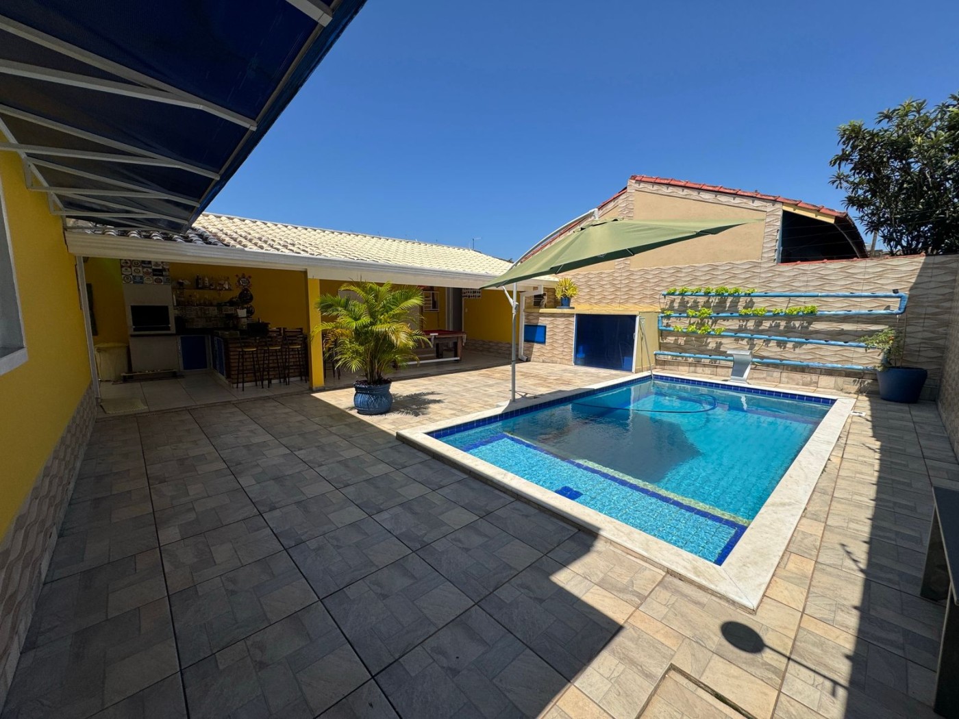 Casa com piscina no Belmira Novaes, Peruíbe